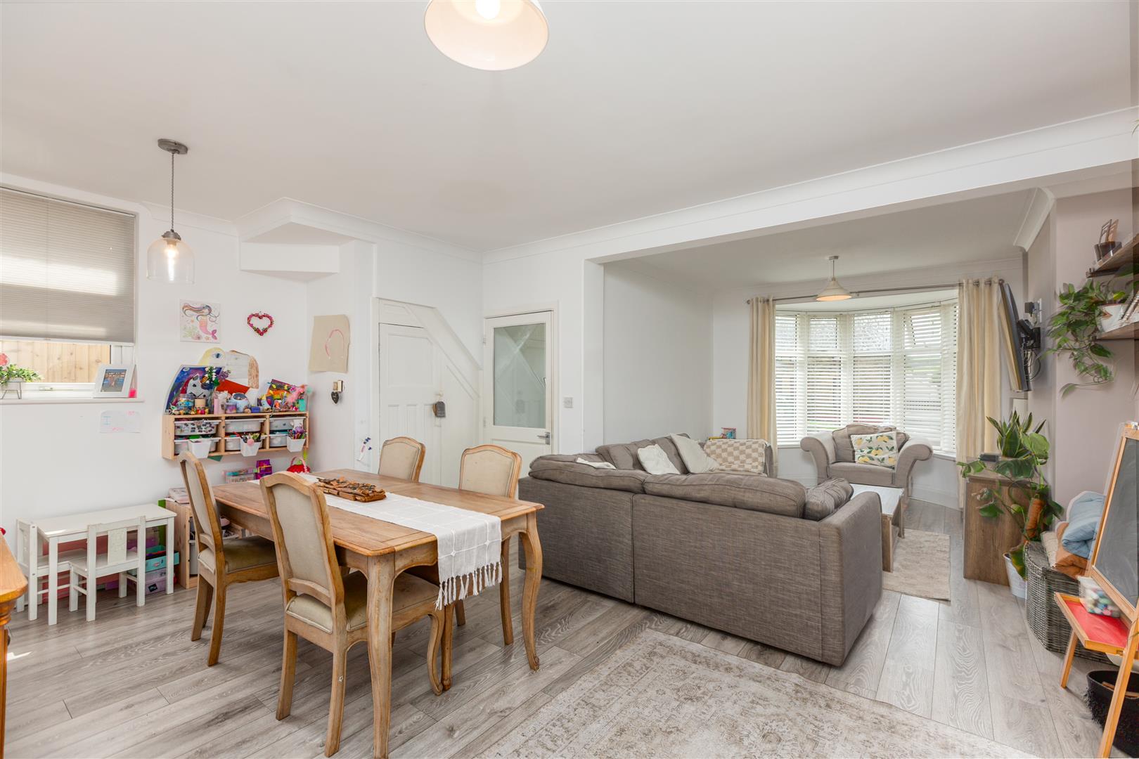 Carmarthen Road, Fforestfach, Swansea, SA5 4BN